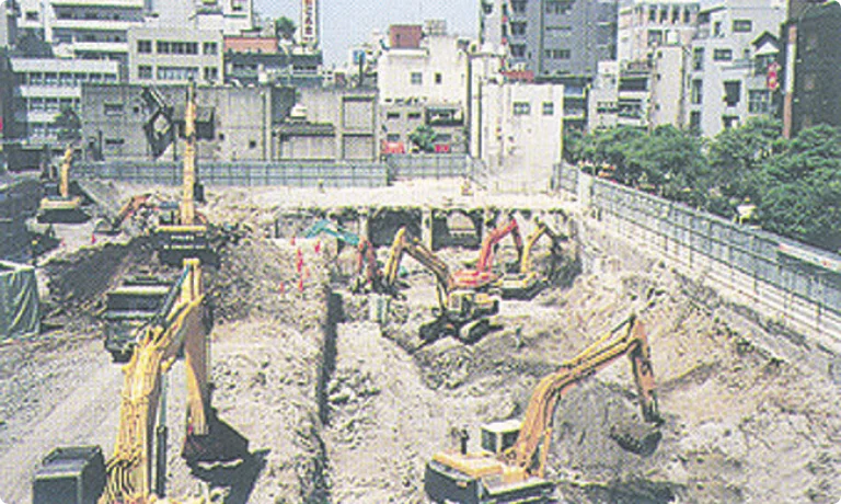 地中基礎解体の様子