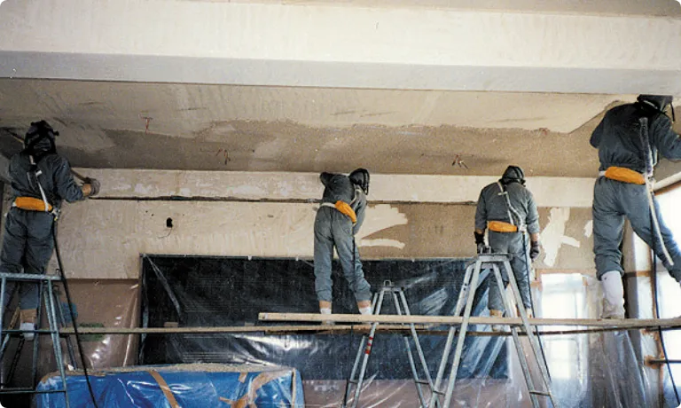 アスベスト撤去の様子